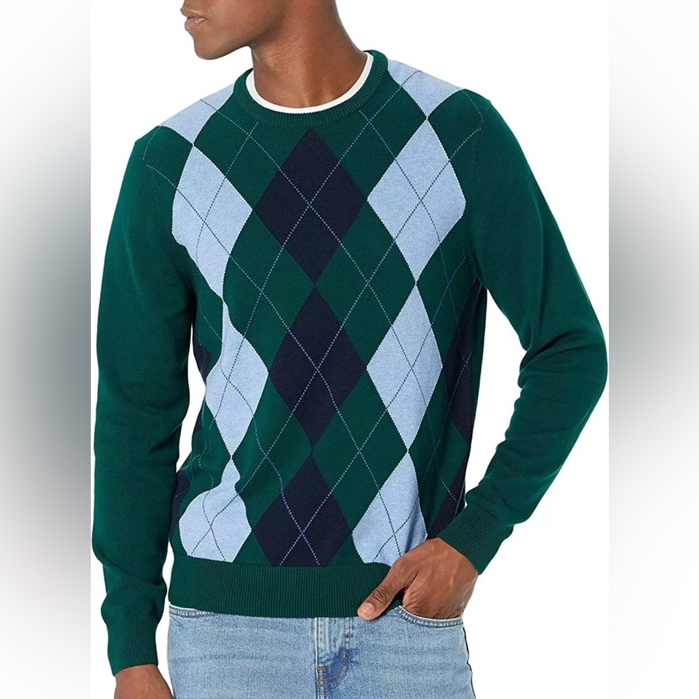 Brand new with Tags Holiday Sweater Mens Large Comfortable Well Made Fast Ship